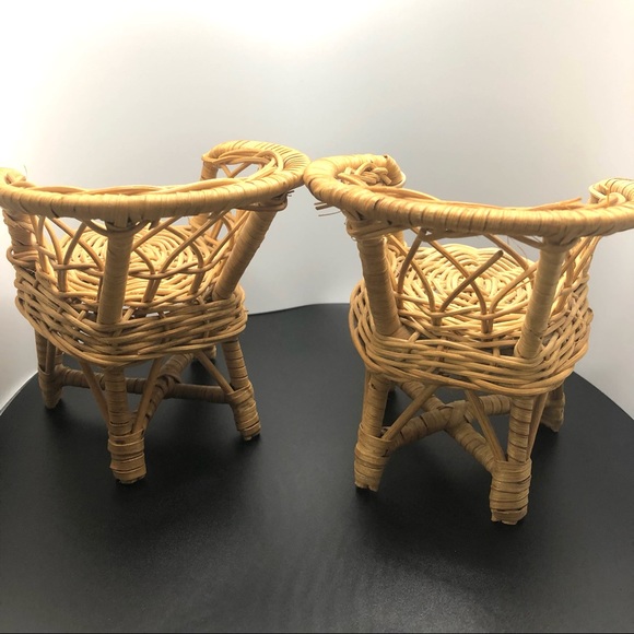 Small wicker chairs with table - Picture 3 of 4